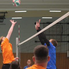 Schmalibus (Weiß) : Volleyballverein 70 Meiningen II